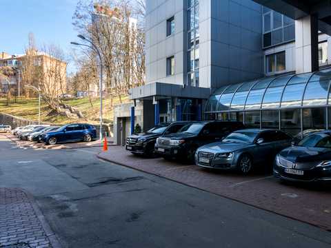 коммерческая по адресу Спортивная пл., 3
