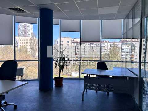 комерційна за адресою Польова вул., 63-65