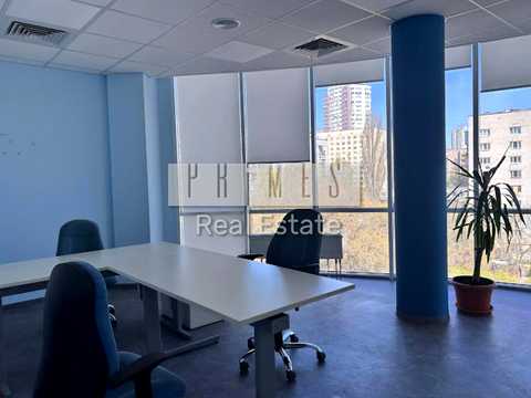 комерційна за адресою Польова вул., 63-65
