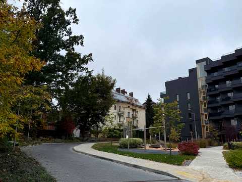 комерційна за адресою Петра Карманського вул. (), (Будинок 1)