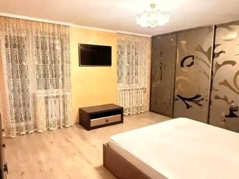 квартира по адресу Менахем-Мендл Шнеерсона ул. (Мініна), 5