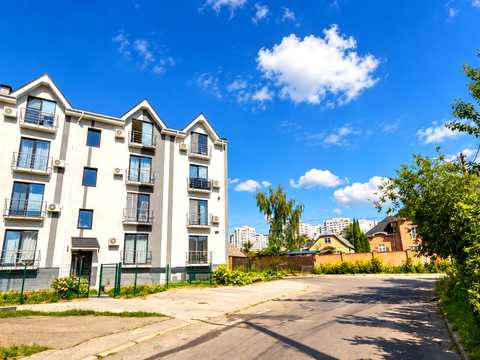 комерційна за адресою Осіння вул., 71