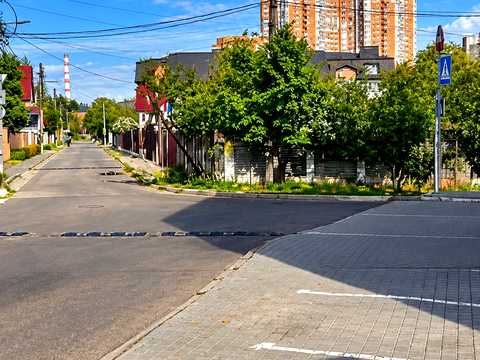 комерційна за адресою Осіння вул., 71