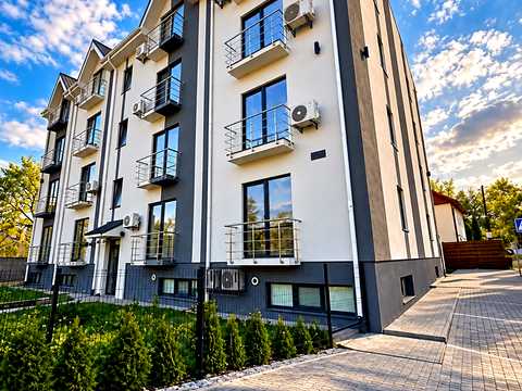 комерційна за адресою Осіння вул., 71
