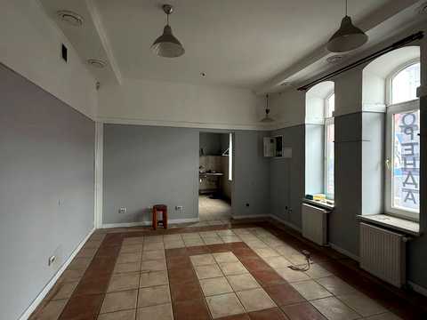 комерційна за адресою Залізнична вул., 31