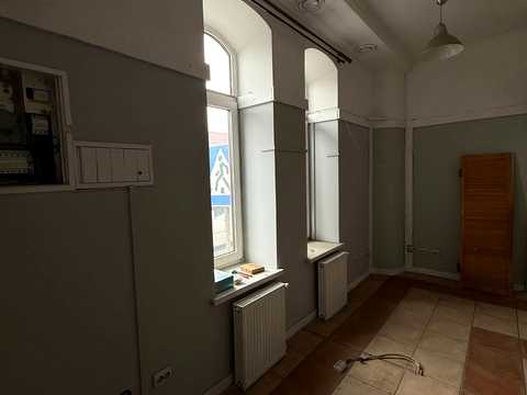 комерційна за адресою Залізнична вул., 31
