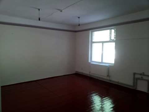 комерційна за адресою Макарова вул. (Більшовицька), 3