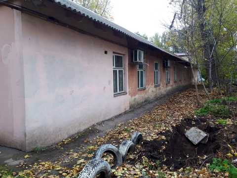 комерційна за адресою Макарова вул. (Більшовицька), 3