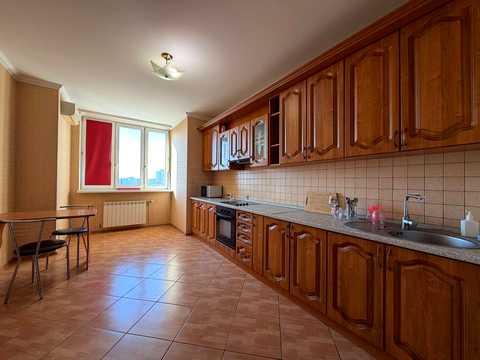 квартира за адресою Срібнокільська вул., 1