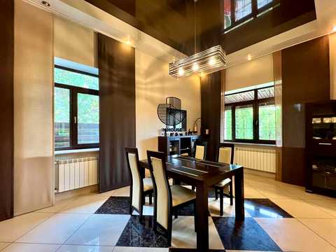 будинок за адресою коротка, 7