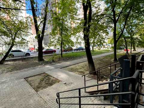 комерційна за адресою Василя Тютюнника вул. (Анрі Барбюса), 56