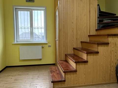 будинок за адресою с. Старий Білоус, Просторна
