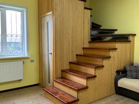 будинок за адресою с. Старий Білоус, Просторна