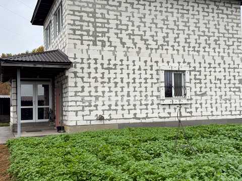 будинок за адресою с. Старий Білоус, Просторна
