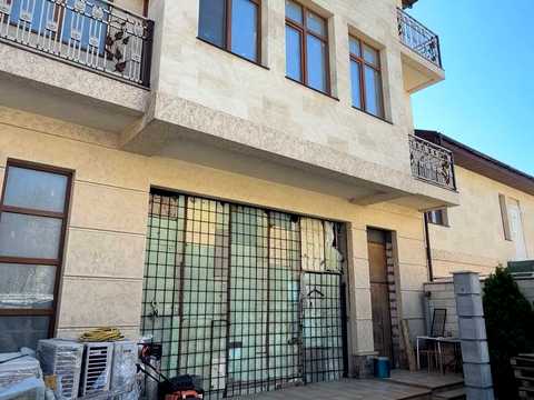 комерційна за адресою Тополина вул., 1-Б