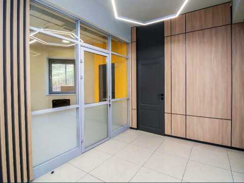 комерційна за адресою Спортивна пл., 1
