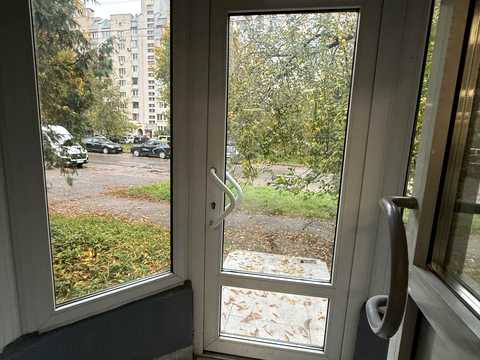 комерційна за адресою Леся Курбаса просп., 1-Б