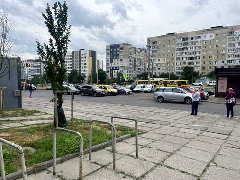 комерційна за адресою Червоної Калини просп., 104
