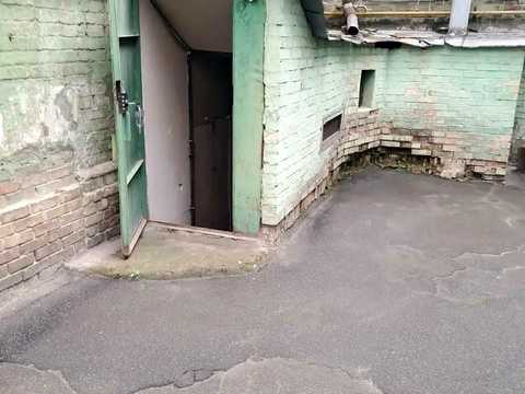 комерційна за адресою Антоновича вул. (Горького), 32