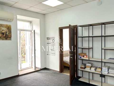 комерційна за адресою Івана Федорова вул., 10