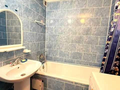 квартира за адресою Анни Ахматової вул., 4