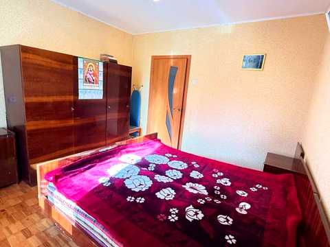 квартира за адресою Анни Ахматової вул., 4