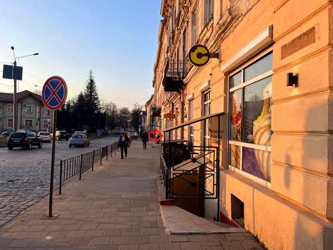 комерційна за адресою Львів, Залізнична вул., 4