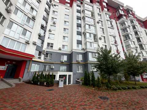 комерційна за адресою Єдності вул., 5