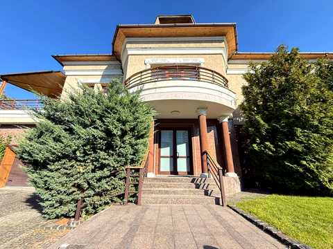 коммерческая по адресу Павла Загребельного ул. (Миколи Раєвського), 11