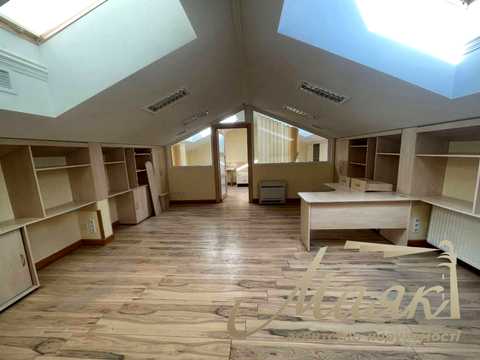 комерційна за адресою Саксаганського вул., 67Б