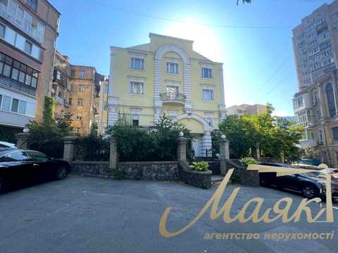 комерційна за адресою Саксаганського вул., 67Б