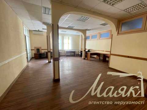 комерційна за адресою Саксаганського вул., 67Б