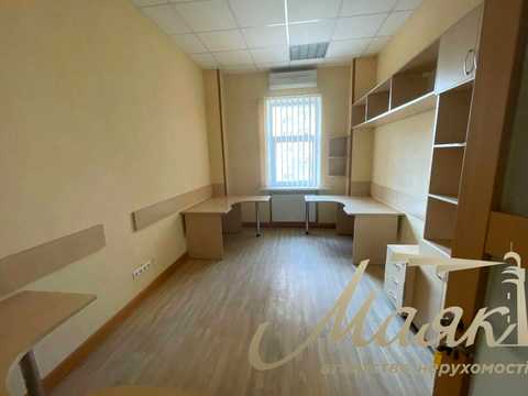 комерційна за адресою Саксаганського вул., 67Б