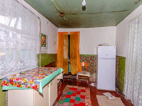 дом по адресу с. Клюсовка, Центральна, 1