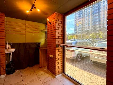 комерційна за адресою Університетська вул. (Карла Маркса), 2-Л