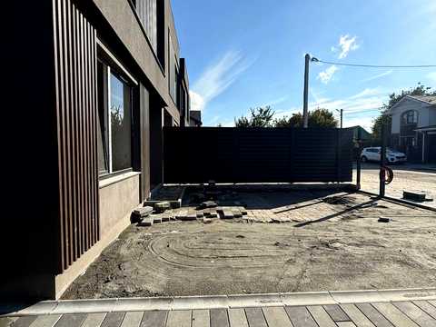 будинок за адресою с. Петропавлівська Борщагівка, Харківська вул.