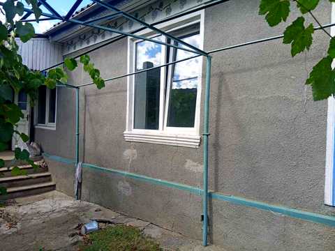 будинок за адресою с. Благодатне, Центральна