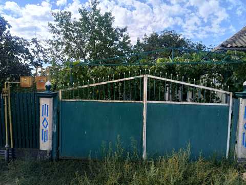 будинок за адресою с. Благодатне, Центральна