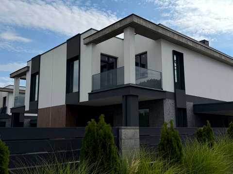 будинок за адресою с. Конопниця, Володимира Івасюка вул.