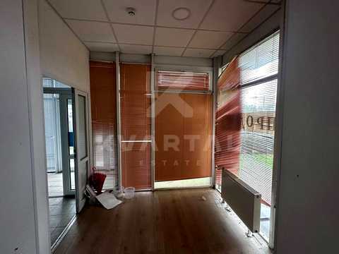 комерційна за адресою Центральна вул., 33-В