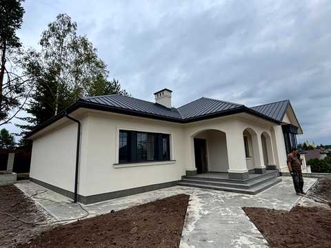 будинок за адресою В. Івасюка вул.