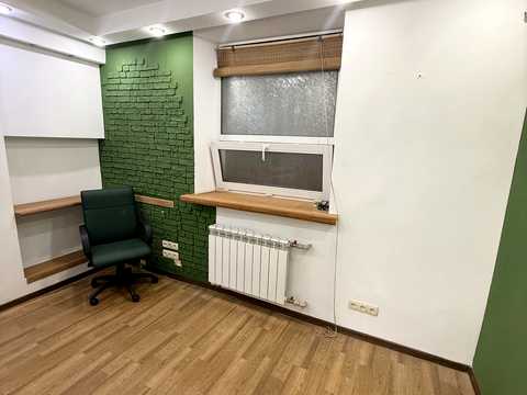 комерційна за адресою Володимира Мономаха вул. (Московська), 31