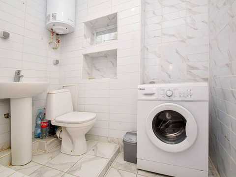 квартира за адресою Коновальця вул., 8