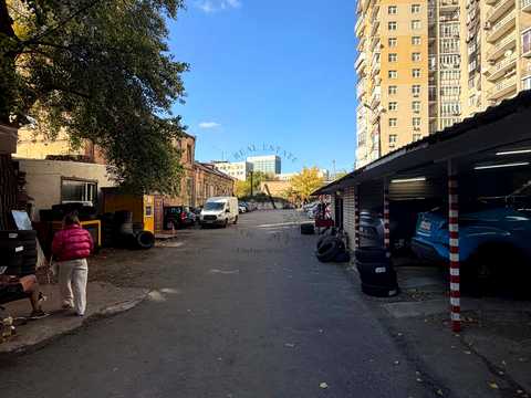 комерційна за адресою Антоновича вул. (Горького), 74