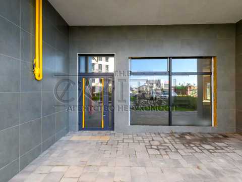 комерційна за адресою Кришталева вул., 1