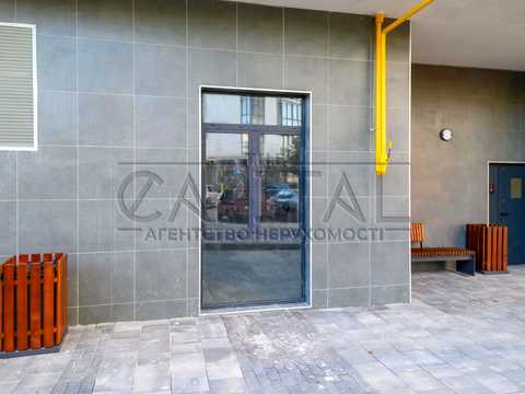 комерційна за адресою Кришталева вул., 1