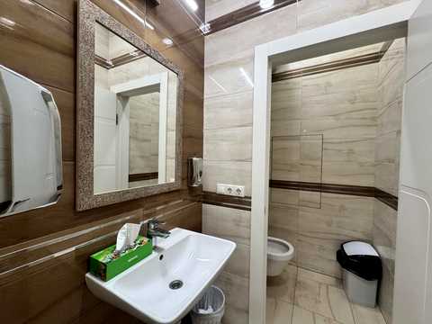 комерційна за адресою Саксаганського вул., 37-К