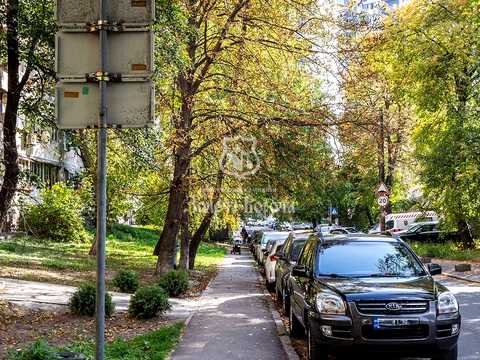 комерційна за адресою Київ, Звіринецька вул., 61