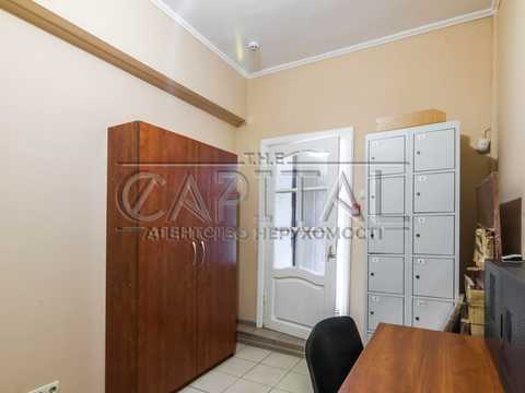 комерційна за адресою Володимирська вул., 83