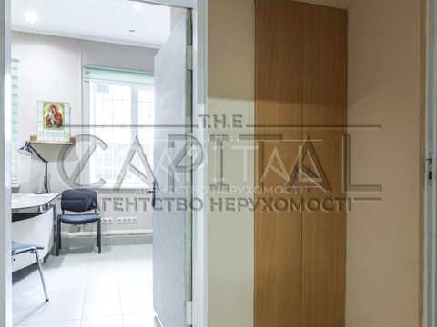 комерційна за адресою Володимирська вул., 83